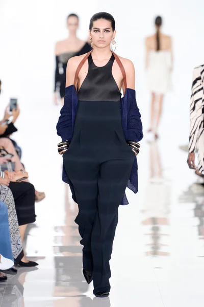 Look 17